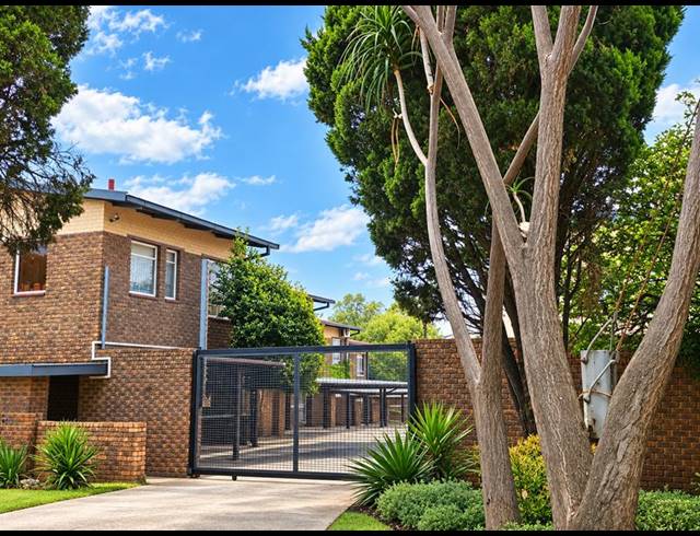 1 BEDROOM TOWNHOUSE FOR SALE IN ELDORAIGNE